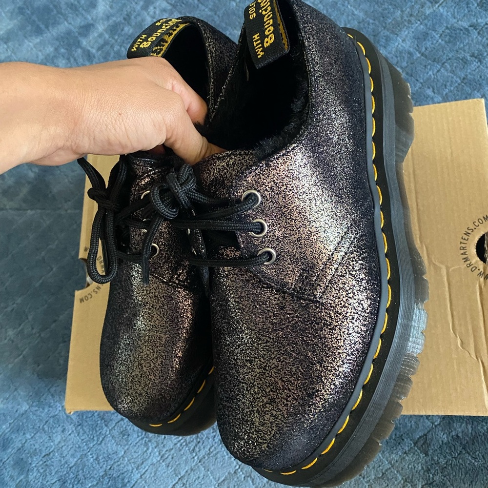 Black dr martens w 8